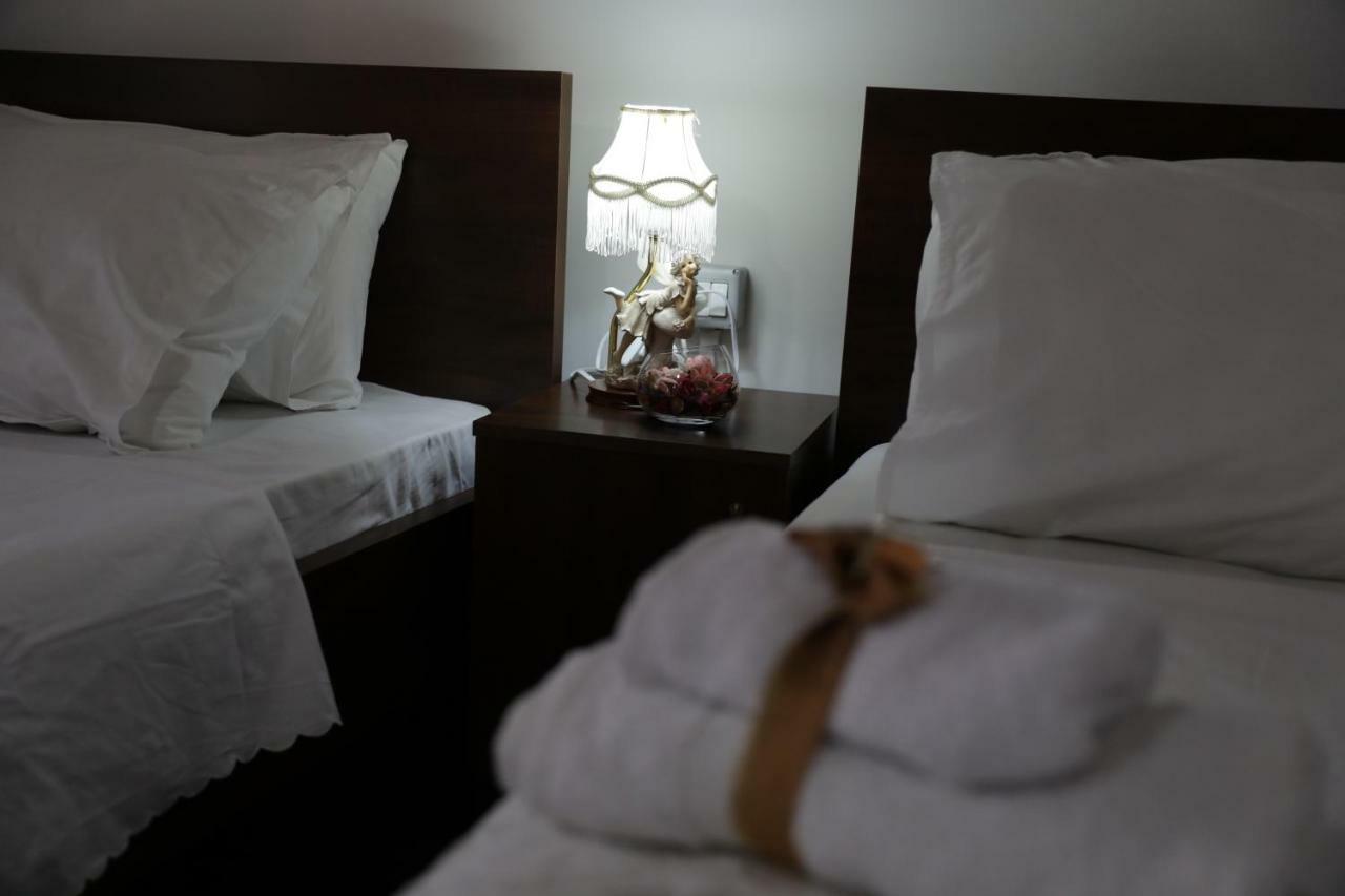 Guest House Mikel Μπεράτ Εξωτερικό φωτογραφία