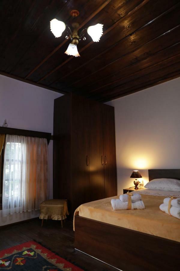Guest House Mikel Μπεράτ Εξωτερικό φωτογραφία