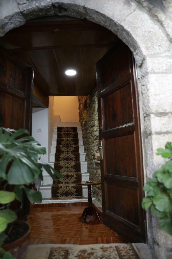 Guest House Mikel Μπεράτ Εξωτερικό φωτογραφία