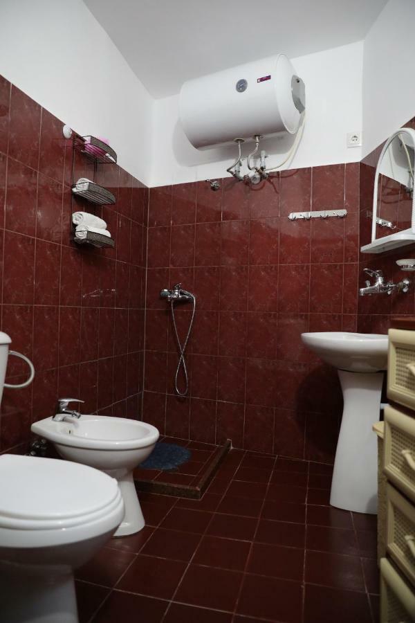 Guest House Mikel Μπεράτ Εξωτερικό φωτογραφία